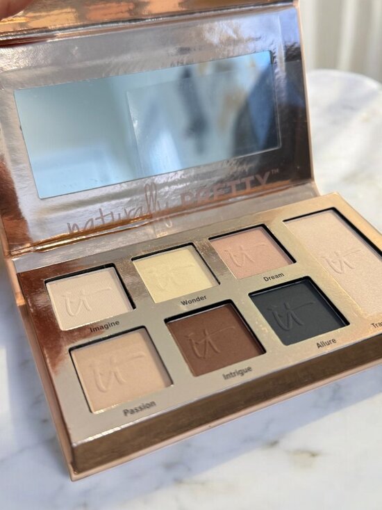 It Cosmetics NEW Naturally Pretty Matte Luxe Transforming Eyeshadow Palette - Picture 9 of 10
